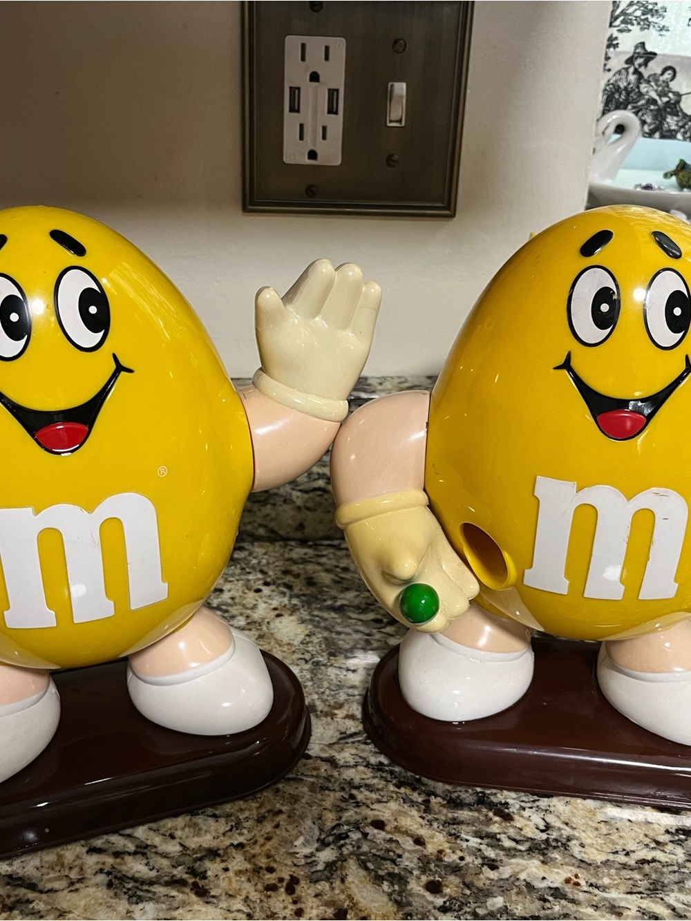 M&M'S Peanut Yellow Character Candy Dispenser vintage 1992